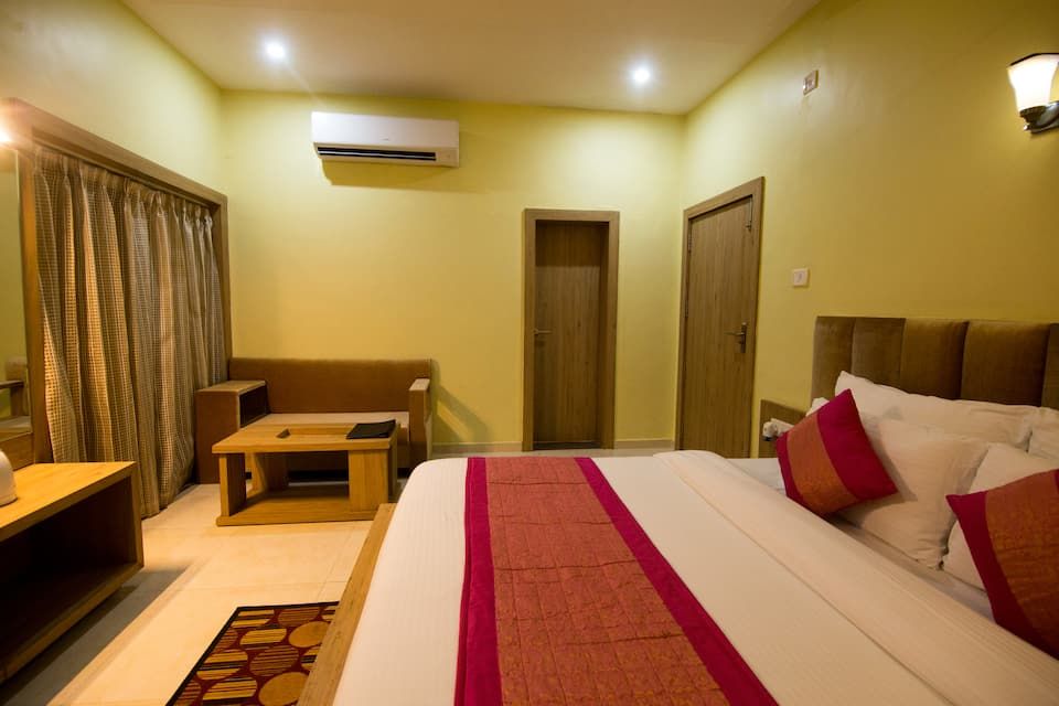 The River Front Resort Deluxe Double Room  9