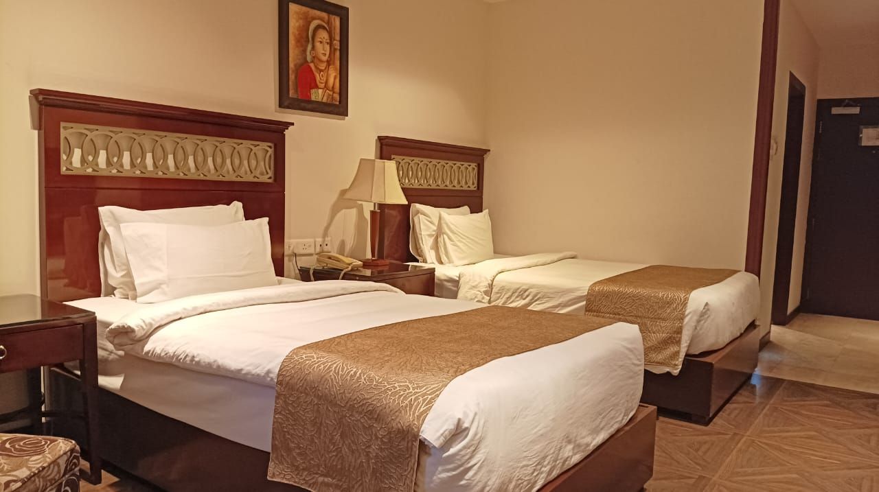 Luxury Green Single Room