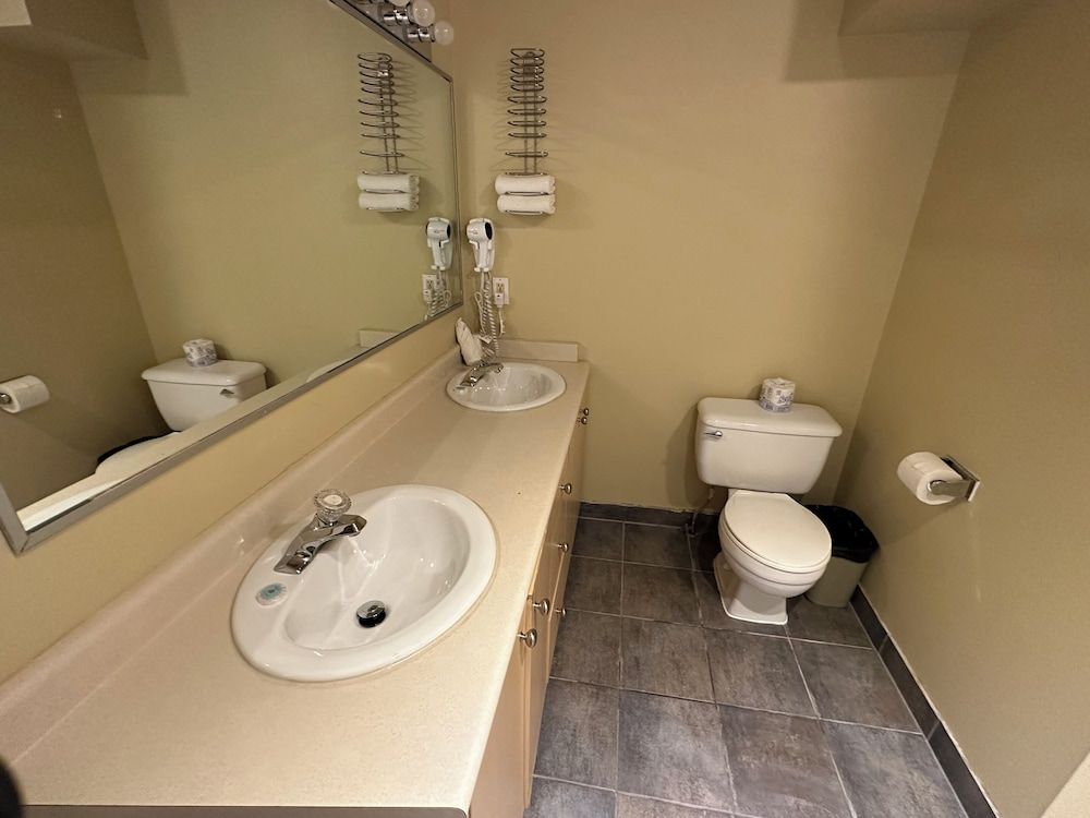 Canadian Inn Family Suite, 2 Queen Beds with Sofa Bed, Kitchen 3