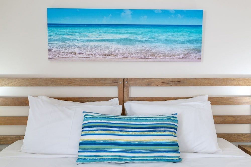 Studio Pool Entry