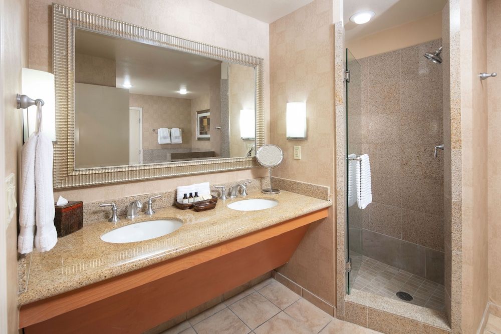 The Platinum Hotel Solitaire Suite 1 King