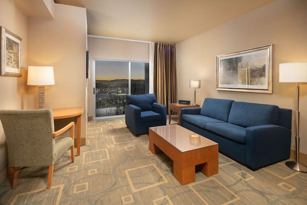 The Platinum Hotel Solitaire Suite 1 King 3