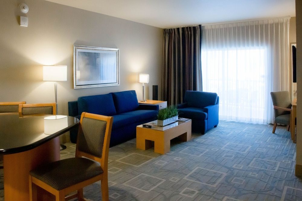 The Platinum Hotel Solitaire Suite 1 King 4
