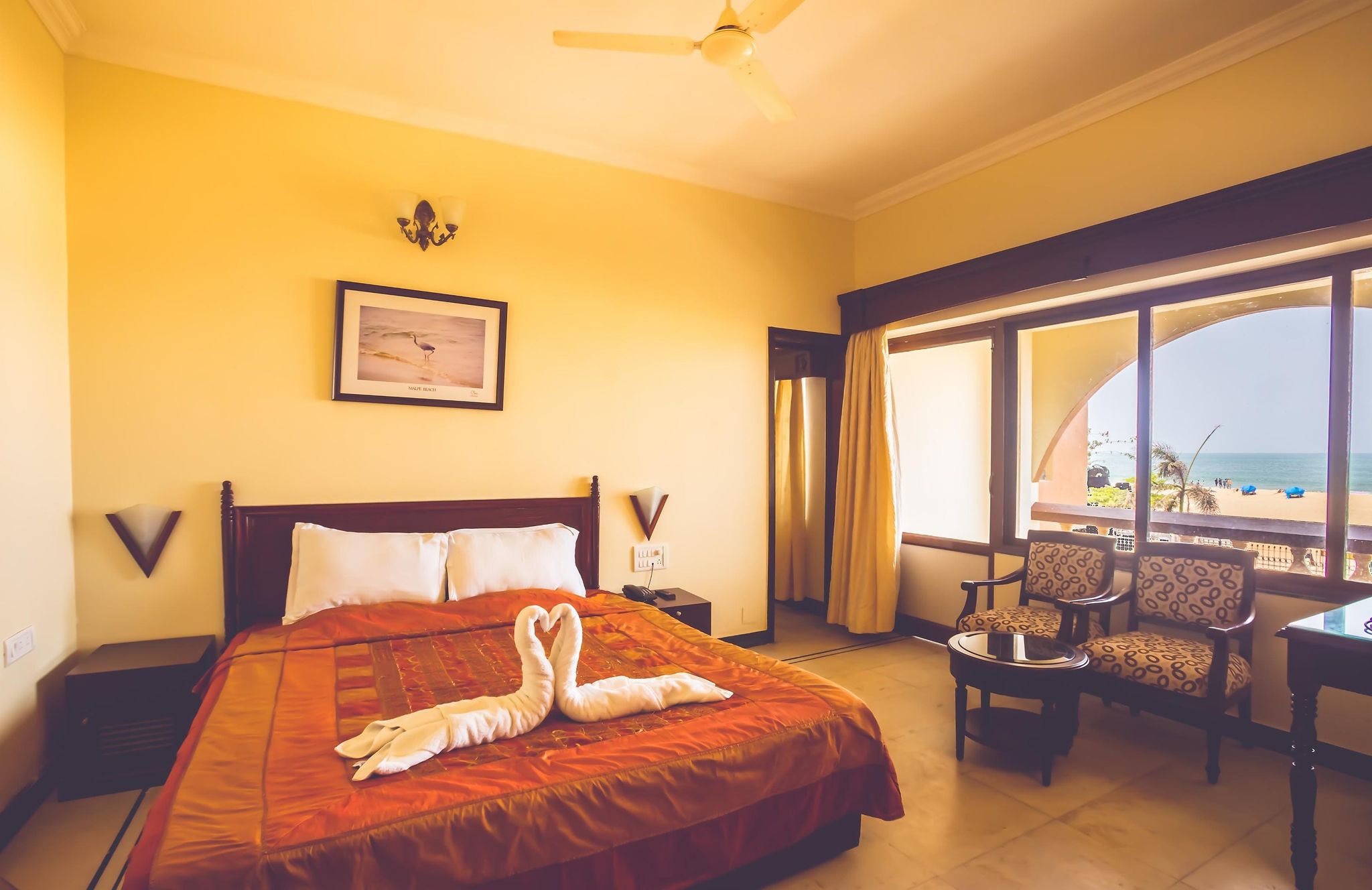 Paradise Isle Beach Resort Deluxe Sea View Room 2