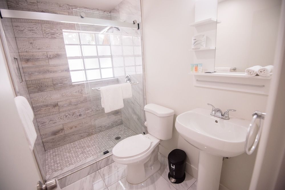 The Drift Hotel Suite, 1 King Bed 11