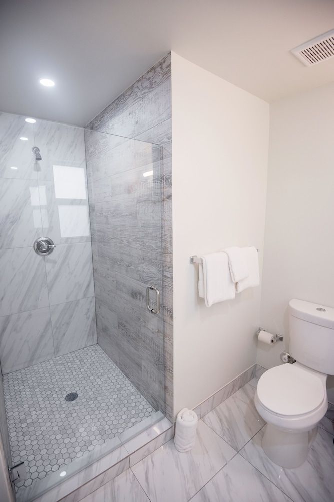 The Drift Hotel Suite, 1 King Bed 7