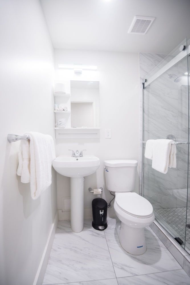 The Drift Hotel Suite, 1 King Bed 8