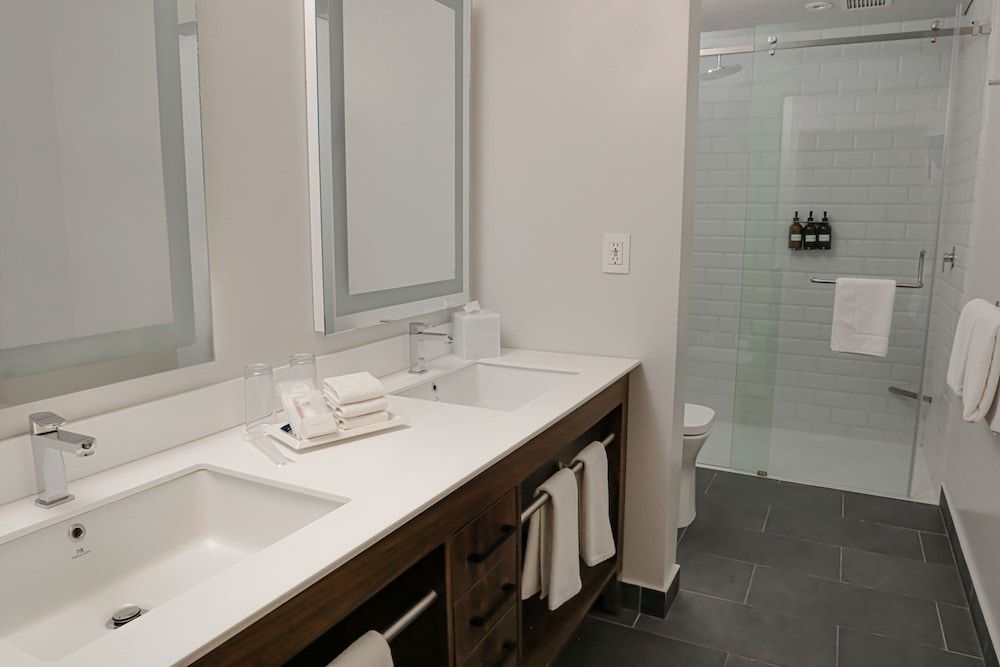 Four Points by Sheraton Mexico City, Colonia Roma Room, 1 King Bed (No View) 3