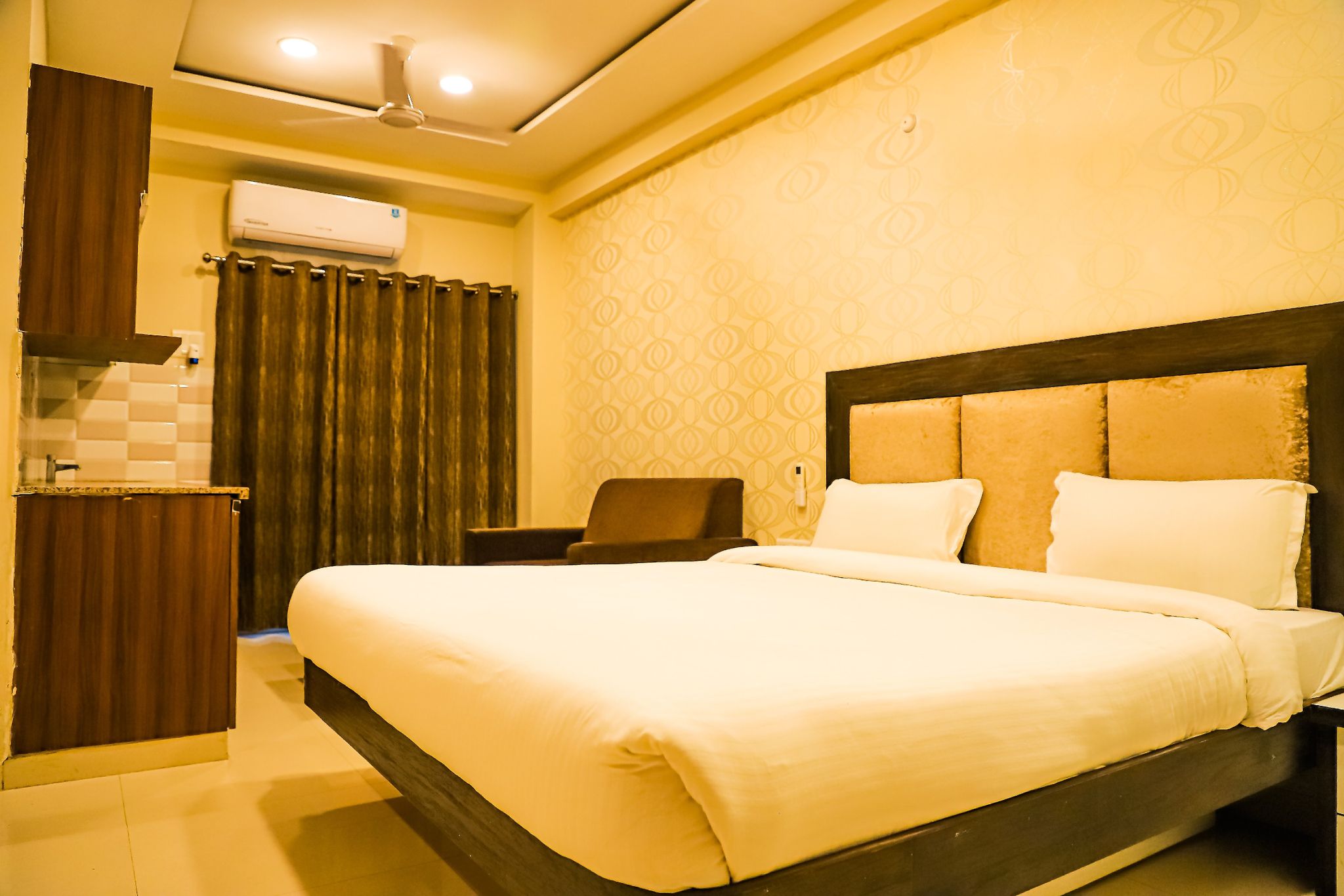 Deluxe King Studio with Balcony