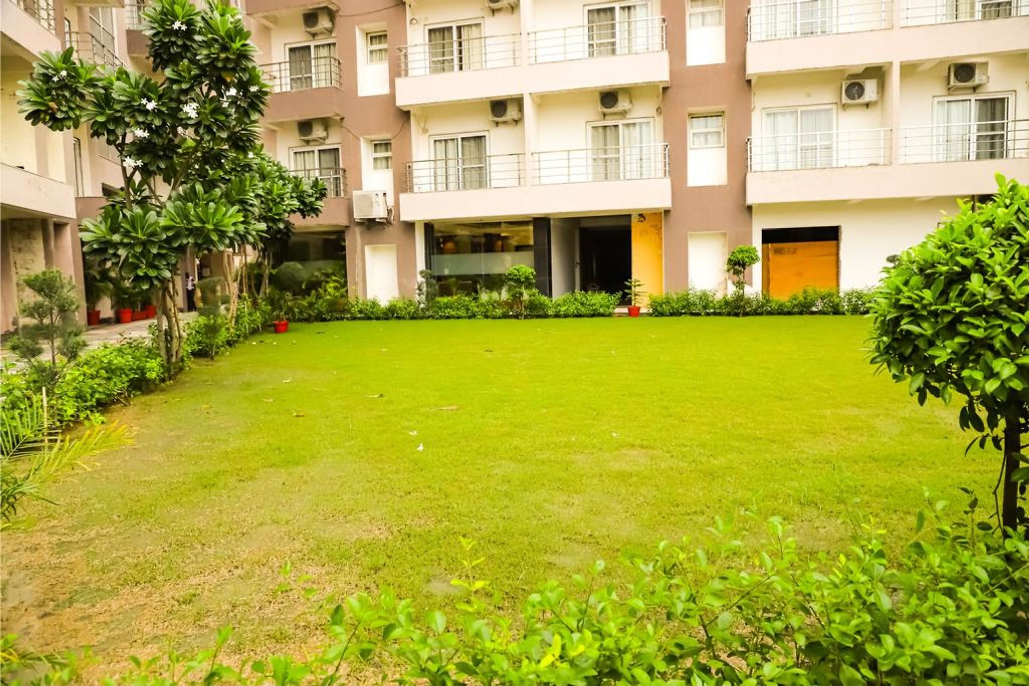 undefined Hotel Shri Radha Nikunj 4