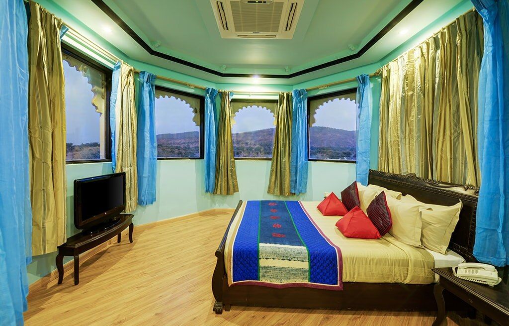 Deluxe Lake View Room