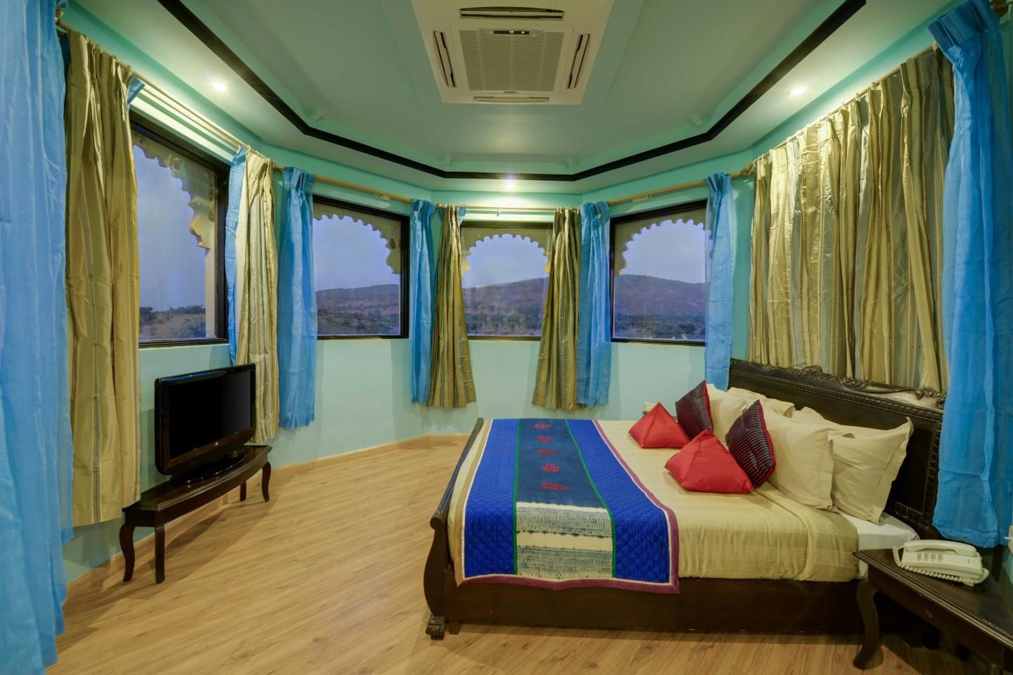 Palace Suite With Lake View