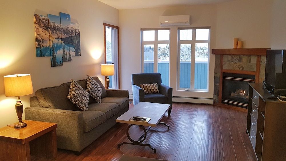 Sunset Resorts Canmore and Spa Luxury Condo, 2 Bedrooms, Balcony, Mountain View 10