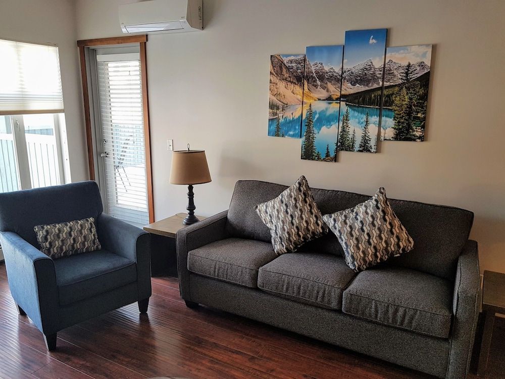 Sunset Resorts Canmore and Spa Luxury Condo, 2 Bedrooms, Balcony, Mountain View 5