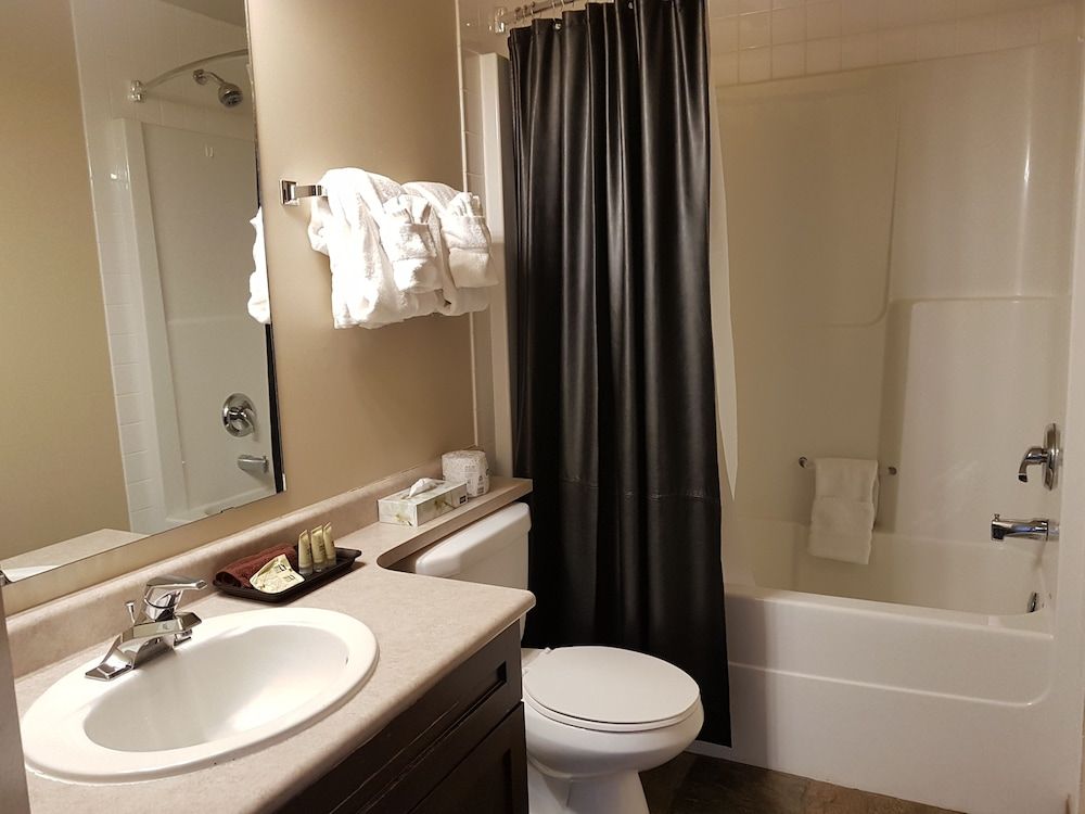 Sunset Resorts Canmore and Spa Luxury Condo, 2 Bedrooms, Balcony, Mountain View 9