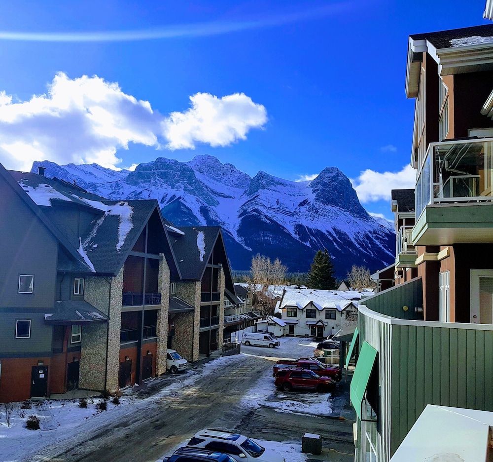 Sunset Resorts Canmore and Spa Luxury Condo, 2 Bedrooms, Balcony, Mountain View 7