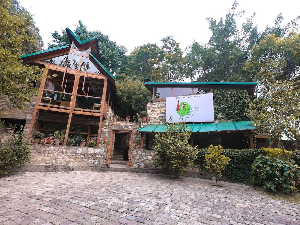 undefined Tiaraa Monolith Lake Resort