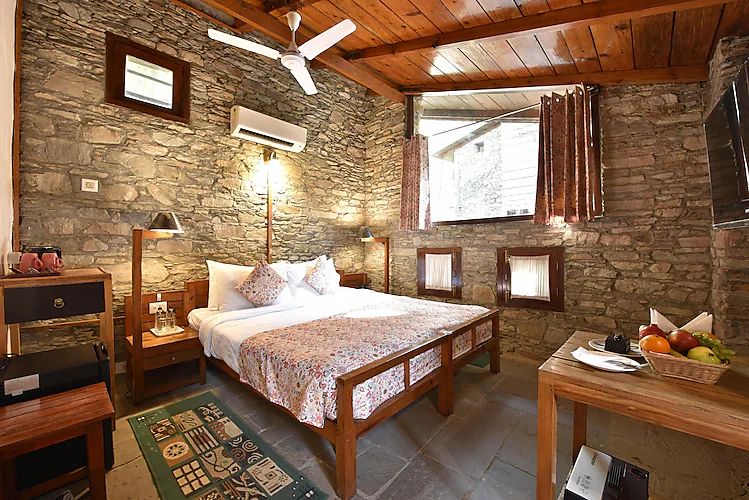 Tiaraa Monolith Lake Resort CLUB COTTAGE