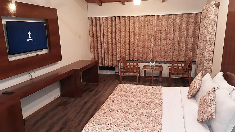 Tiaraa Monolith Lake Resort Super Deluxe Room 4