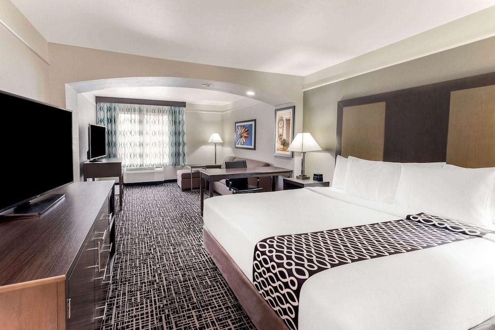 Deluxe Suite, 1 King Bed, Non Smoking