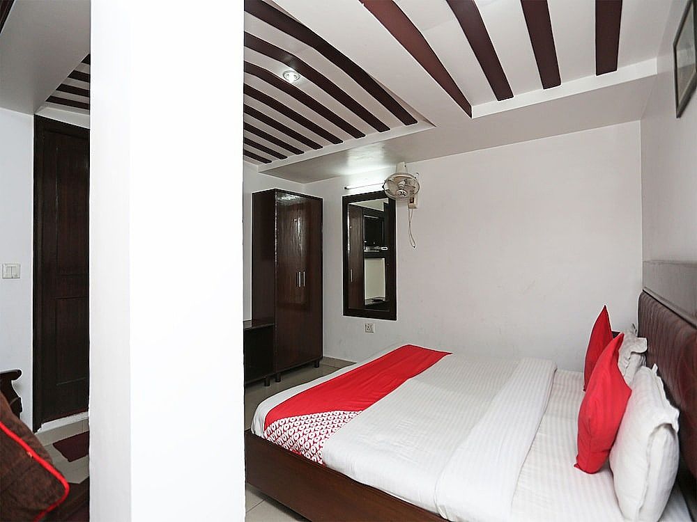 OYO 18568 Ratan Hotel Standard Room 2