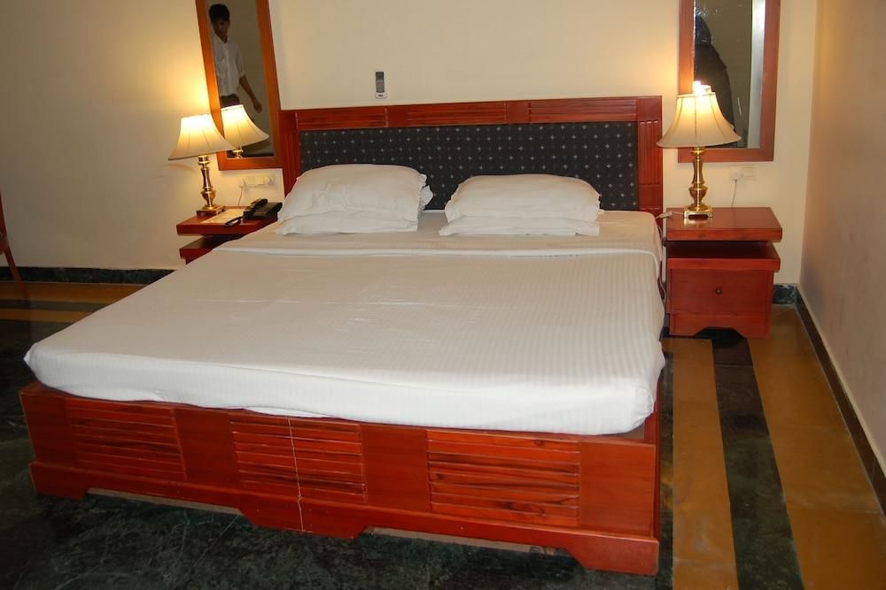 Hotel The Royal Residency Deluxe Room 6