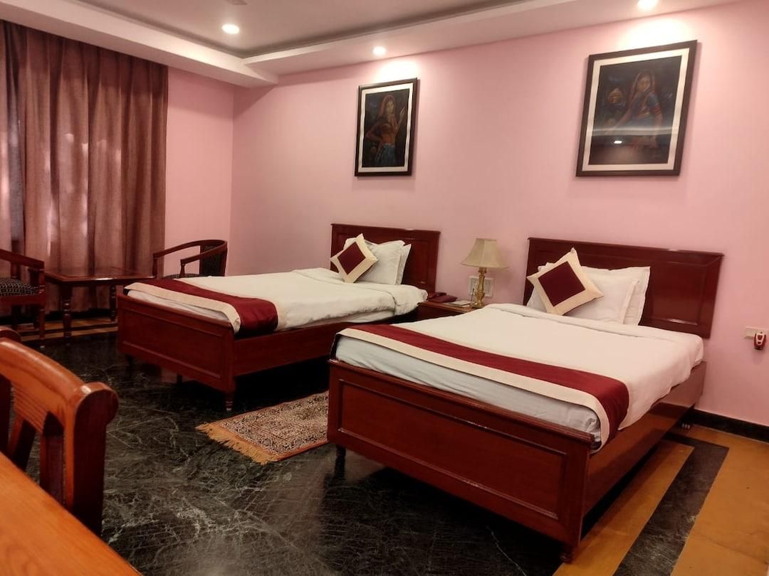 Hotel The Royal Residency Deluxe Room 7