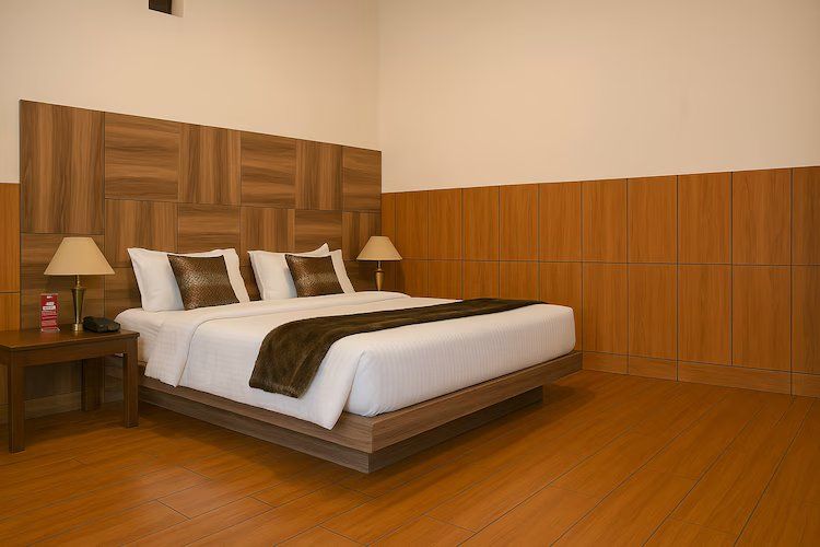 undefined Hotel Seven Oaks 5