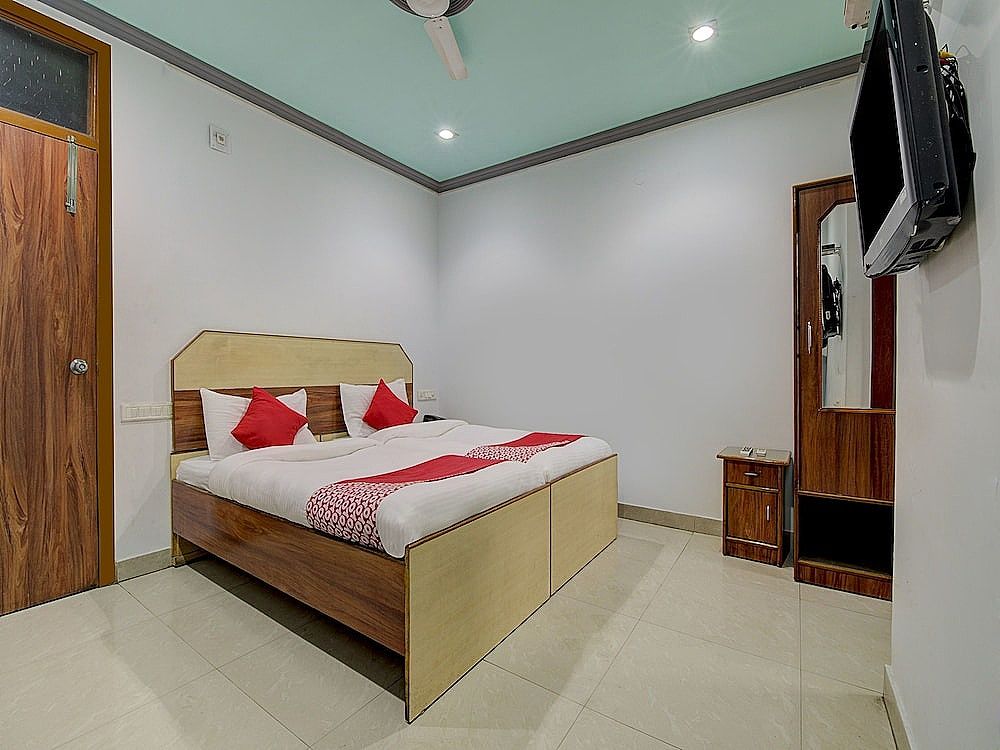 OYO 4275 Hotel Sunraj Residency Standard Room 10