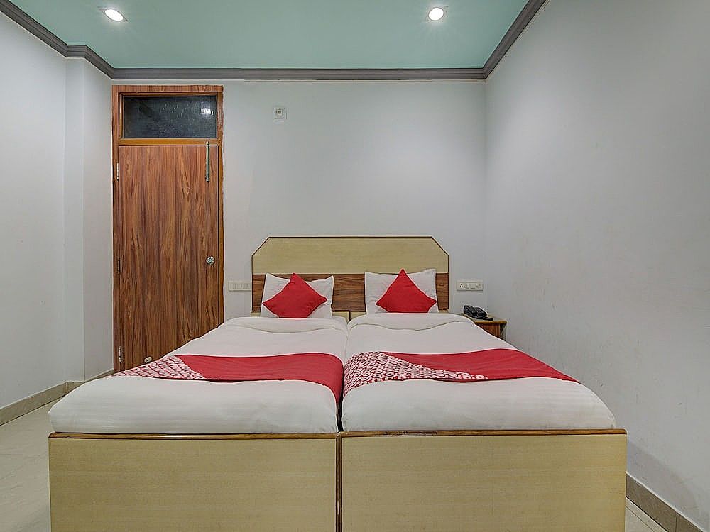 OYO 4275 Hotel Sunraj Residency Standard Room 5