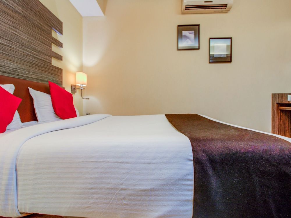 undefined Capital O 22780 Hotel Landmark 10