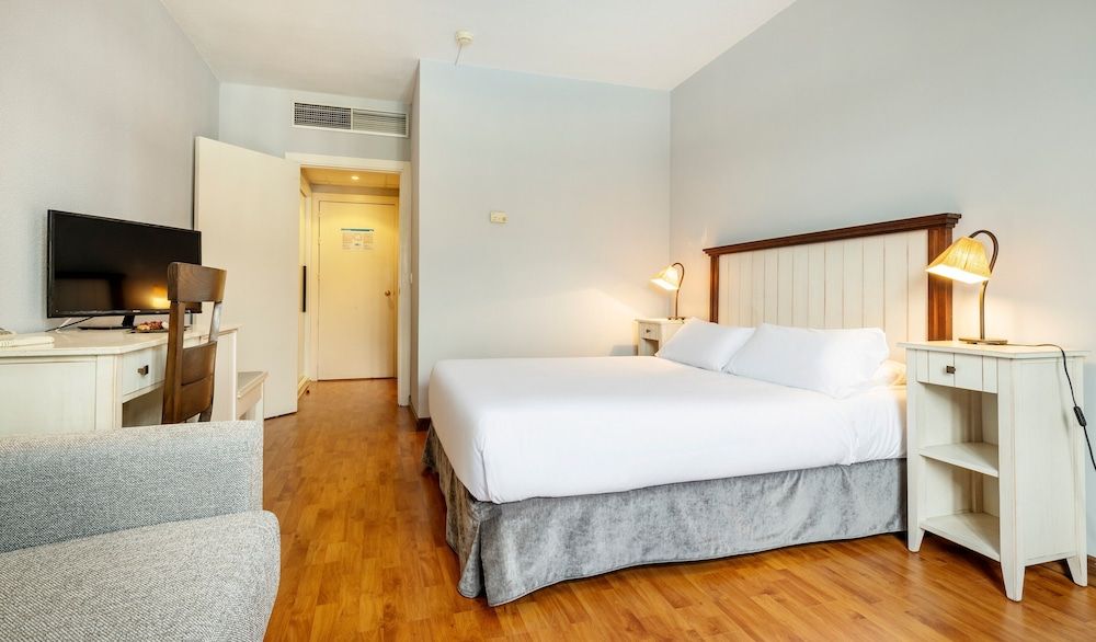 Hotel ILUNION Hacienda de Mijas Triple Room, Pool View, 3 people 3