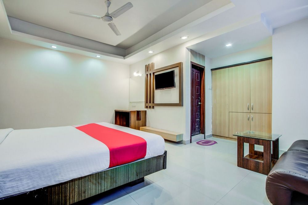 undefined OYO 7239 Hotel Aditya 7