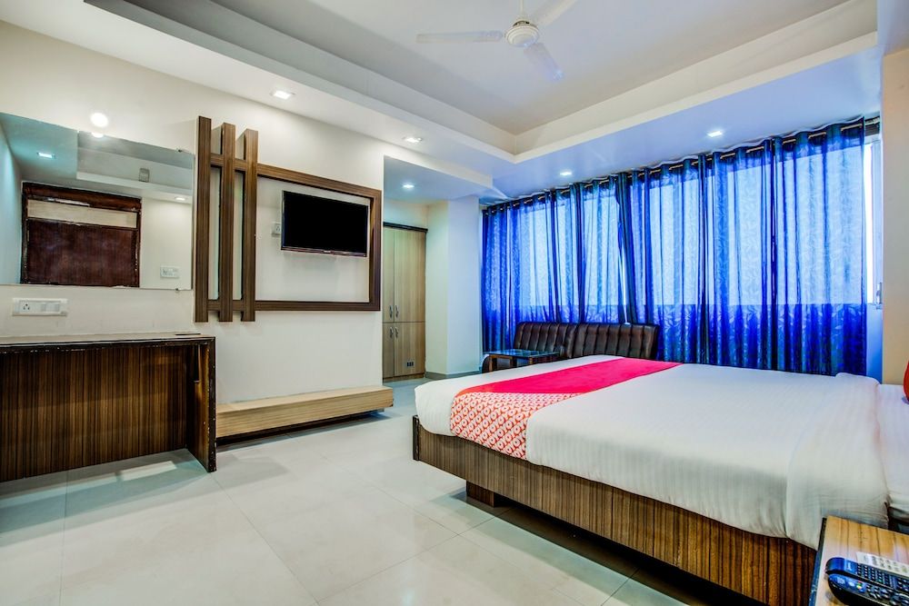 undefined OYO 7239 Hotel Aditya 10