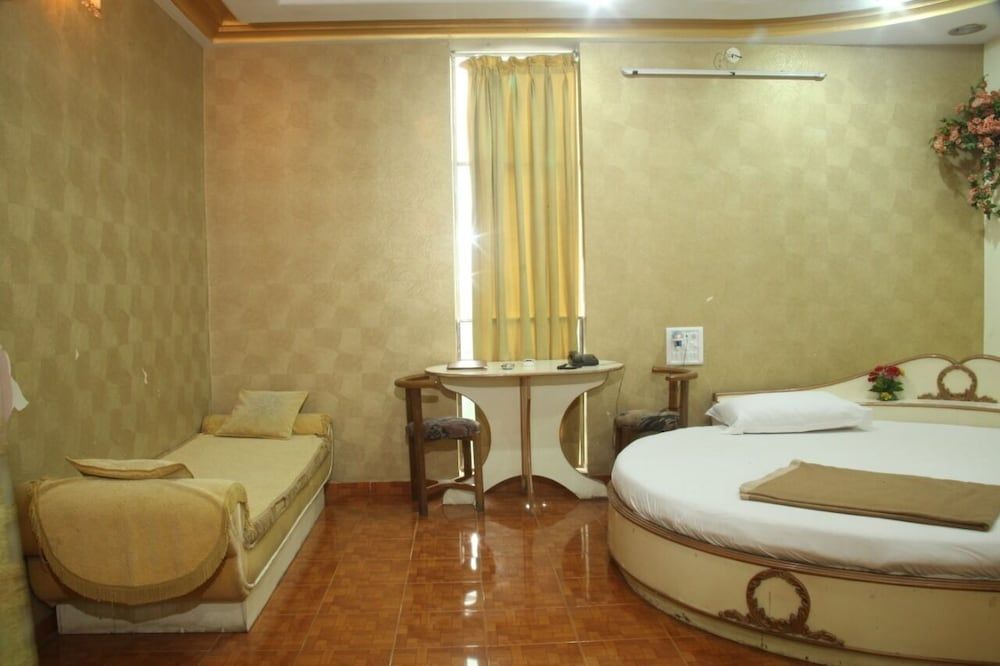 Vinnca Krishna Park Hotel Economy Double Room