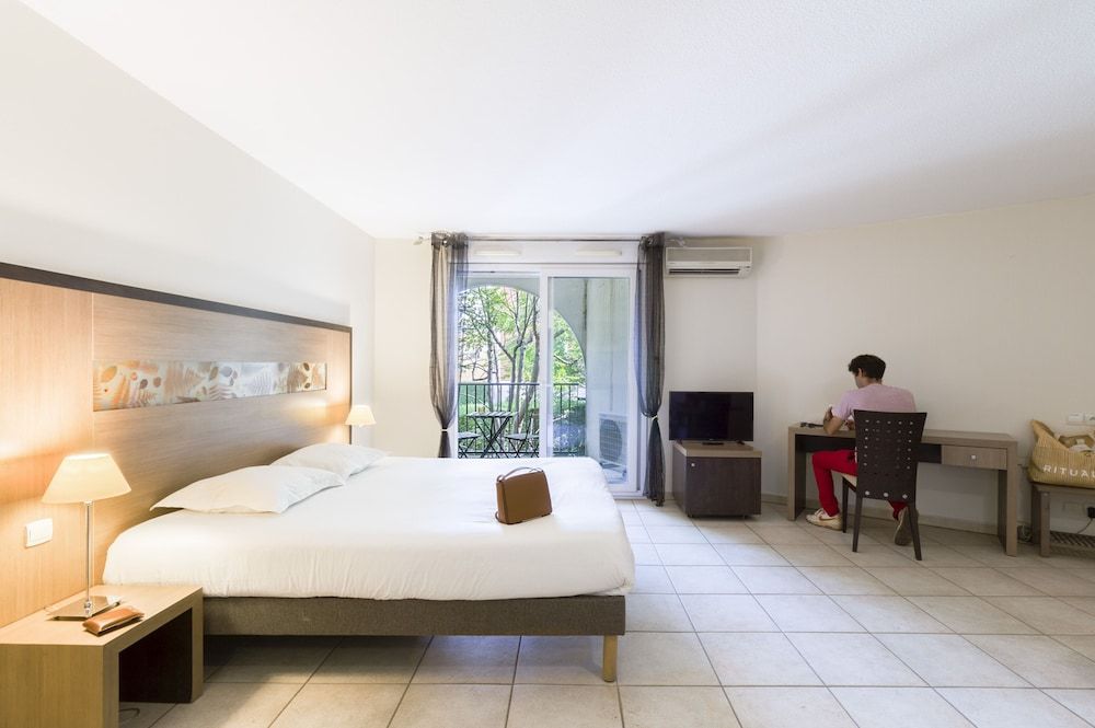 Appart'Hotel Garden & City Rousset Superior Studio (for 3)