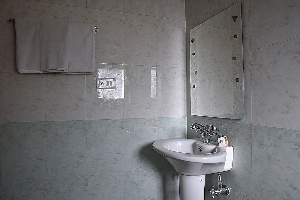 OYO 10185 Hotel Venus Villa Double or Twin Room 11