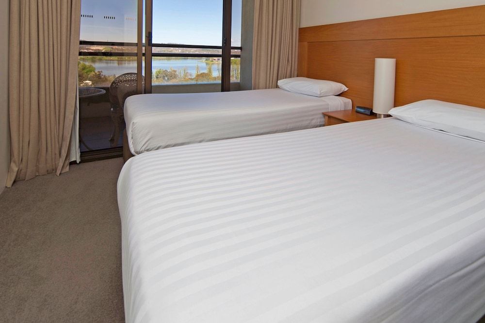 BreakFree Capital Tower Room, 2 Bedrooms, Lakeside 2