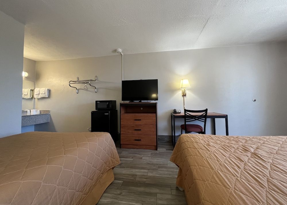 EZ Travel Inn