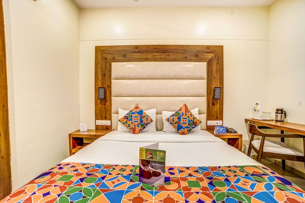 FabHotel Adlon International Deluxe Room 8