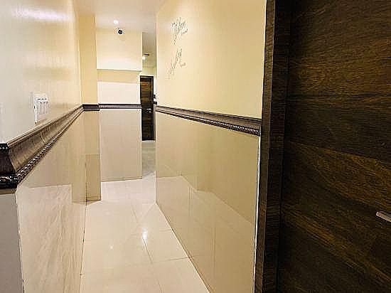 FabHotel Adlon International