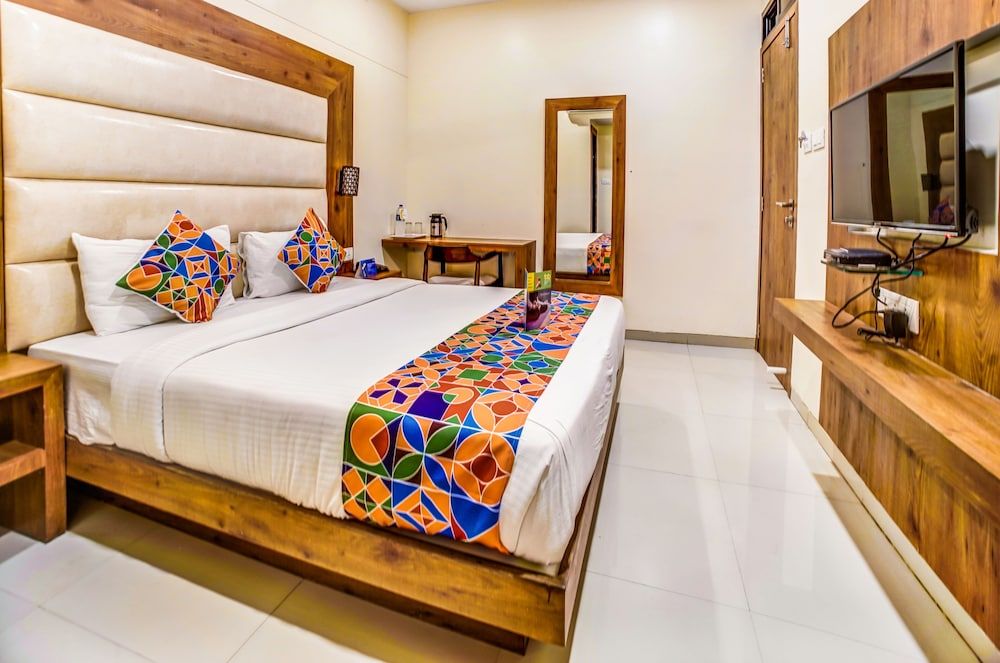 FabHotel Adlon International Deluxe Room 7