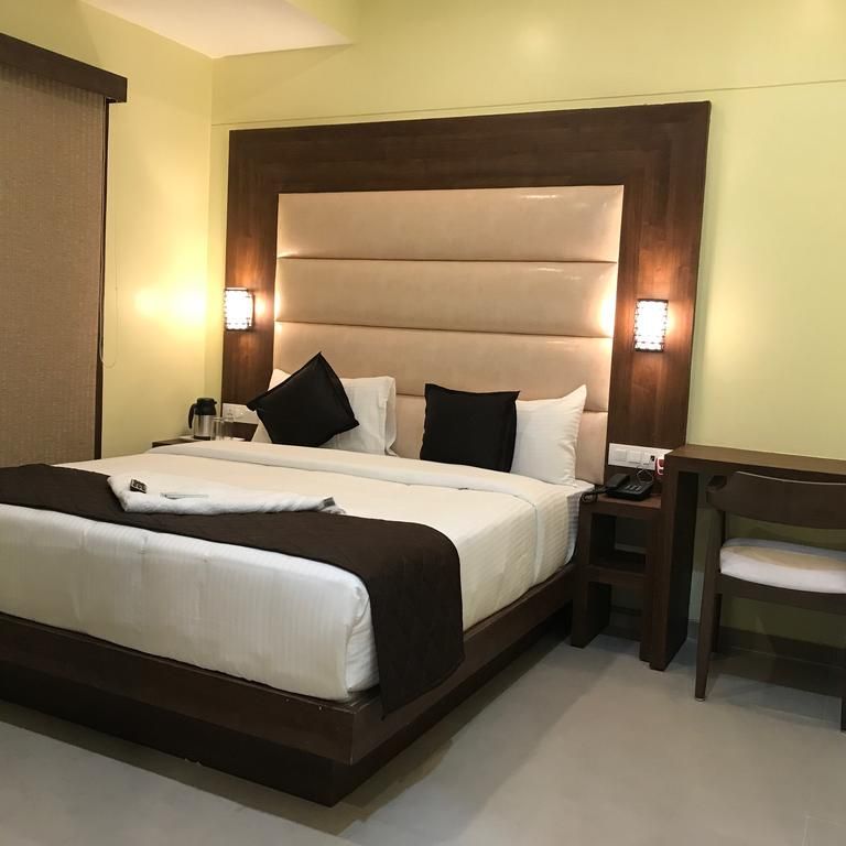 FabHotel Adlon International