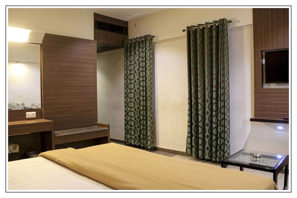 Hotel Prem Nivas Deluxe Double or Twin Room, 1 Bedroom, Accessible, Smoking 13