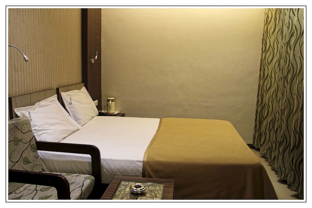Deluxe Double or Twin Room, 1 Bedroom, Accessible, Smoking