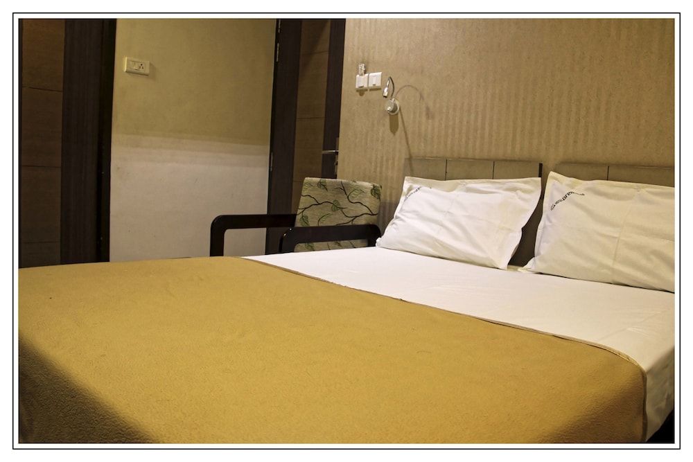 Hotel Prem Nivas Deluxe Double or Twin Room, 1 Bedroom, Accessible, Smoking 4