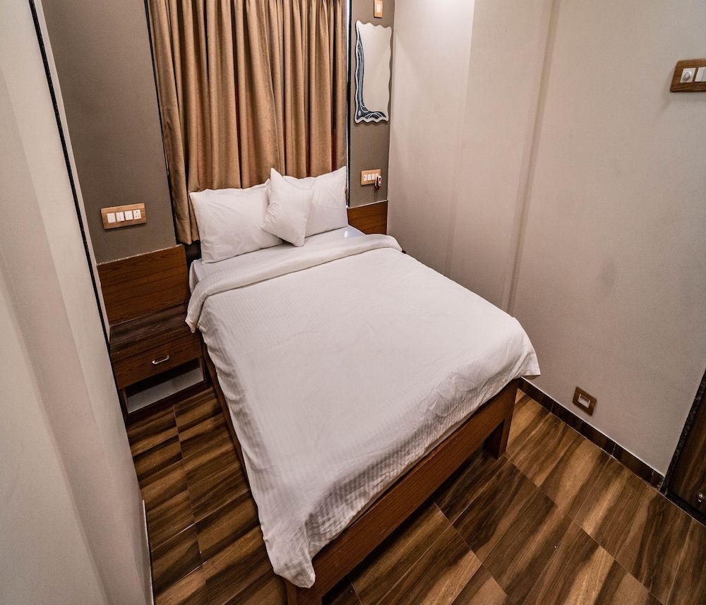 Pooja Villa Suites - Igatpuri Executive Suite Room
