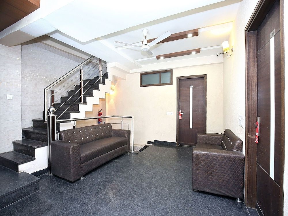 undefined OYO 16829 Hotel City Night 2