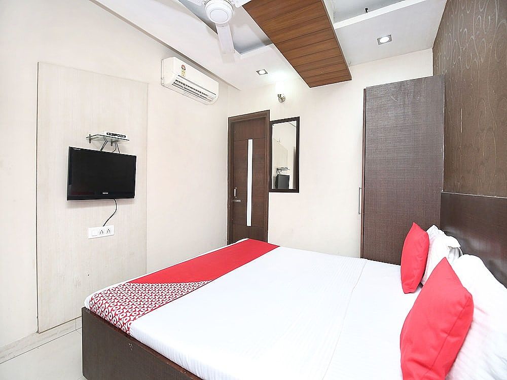 undefined OYO 16829 Hotel City Night 10