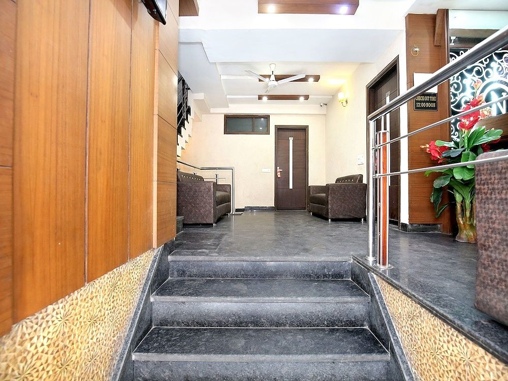 undefined OYO 16829 Hotel City Night 4